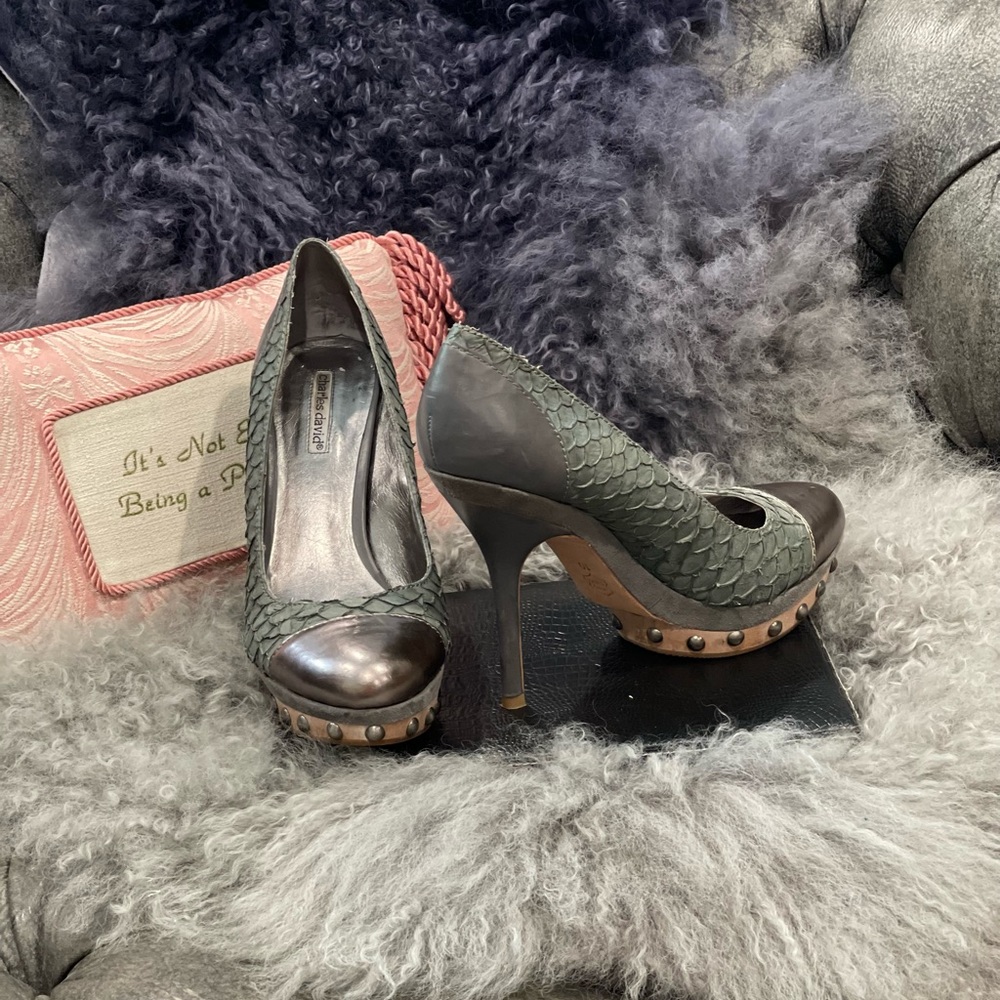 Charles David grey Heels